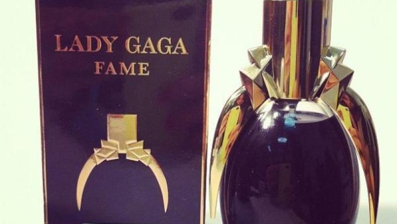 Lady Gaga a lansat un parfum inovator care isi schimba culoarea