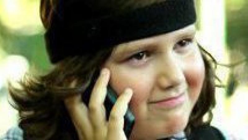Marea Britanie: Un baiat de 12 ani a vorbit la telefon de 2000 de euro cu iubita