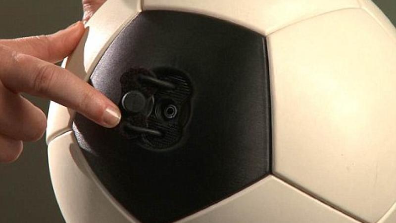 S-a inventat mingea de fotbal care transforma suturile in electricitate