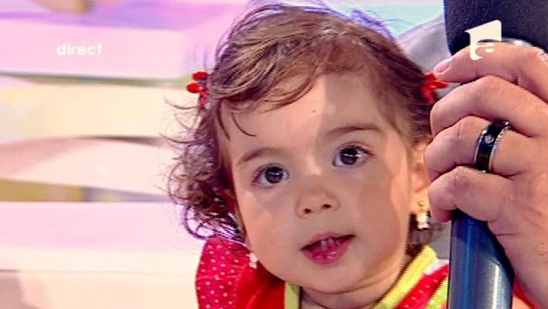 VIDEO! Fetita Danielei Gyorfi, vedeta familiei! Invata limba engleza la nici doi ani!