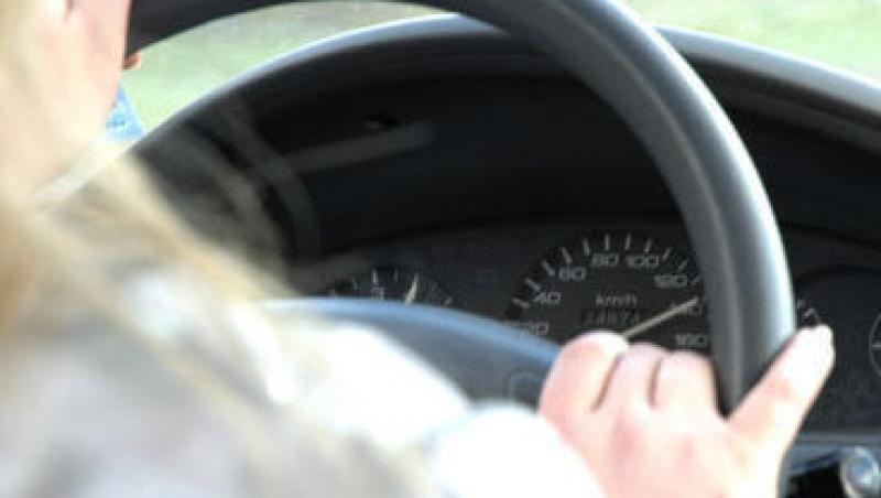 VIDEO! Funny: O femeie face trei accidente in doar trei minute, intr-o parcare!