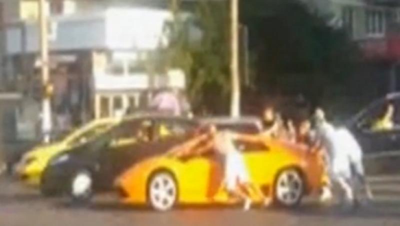 VIDEO! Bucuresti: Lamborghini, in pana... 