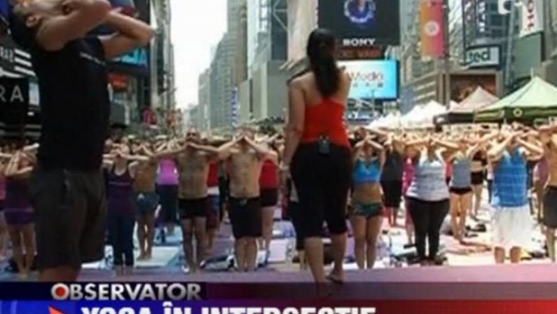 VIDEO! Mii de oameni au luat lectii de yoga in Times Square