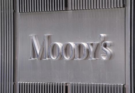 Moody's a retrogradat 15 dintre cele mai mari banci din lume