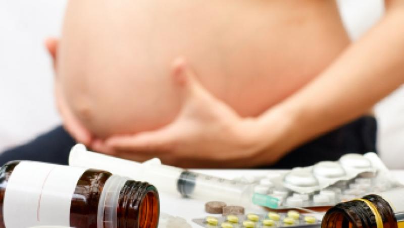 Condamnati din pantece: 7 din 10 copii nascuti din mame toxicomane au fost in sevraj