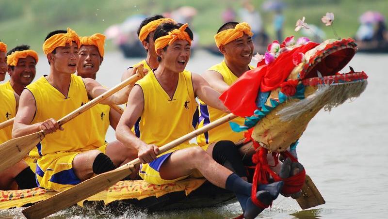 Festivalul barcilor-dragon, una dintre cele mai importante sarbatori din China