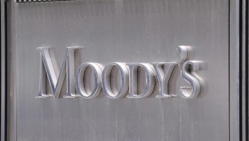 Moody's a retrogradat rating-urile a 28 de banci spaniole
