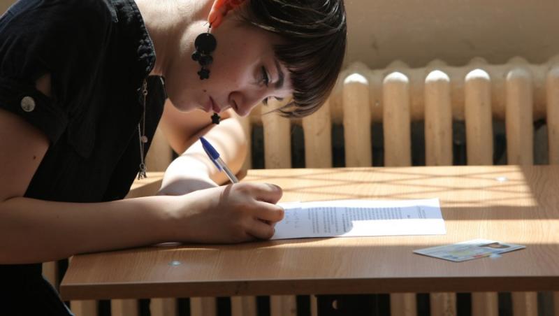 BACALAUREAT 2012: Elevii care nu au sustinut luni proba de limba straina vor fi evaluati miercuri