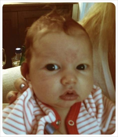 FOTO! Jessica Simpson a postat pe Twitter prima fotografie cu fiica ei