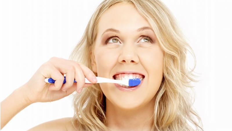 Periajul dentar imediat dupa masa provoaca deteriorarea dintilor