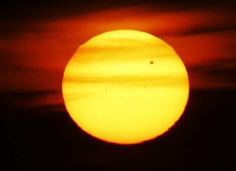 FOTO&VIDEO! Eveniment astronomic inedit: Venus a tranzitat Soarele