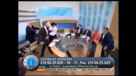 VIDEO! Un parlamentar neonazist grec a batut o deputata, in direct, la TV!