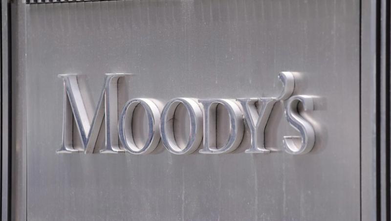 Moody's a retrogradat ratingul a doua mari banci din Romania
