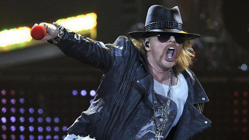 Axl Rose, solistul trupei rock americane Guns N' Roses, a fost pradat de hoti