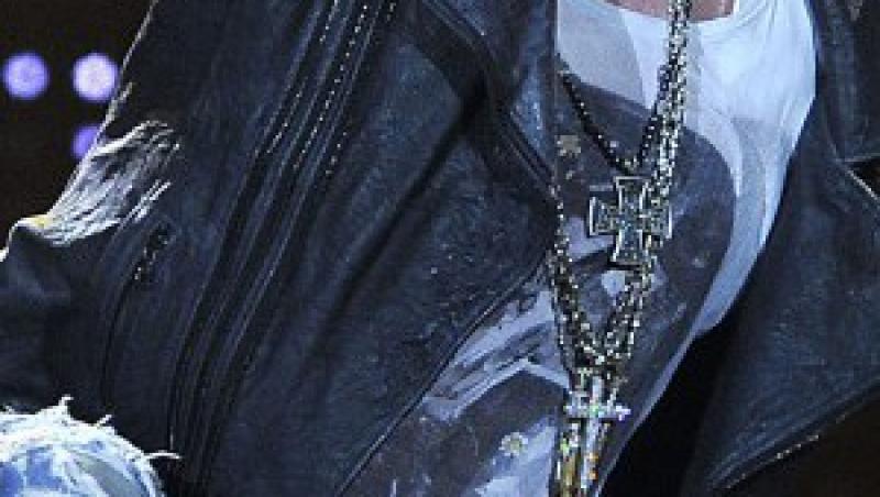 Axl Rose, solistul trupei rock americane Guns N' Roses, a fost pradat de hoti
