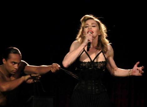 Madonna ar putea plati daune de 1 milion de dolari lui Marine Le Pen
