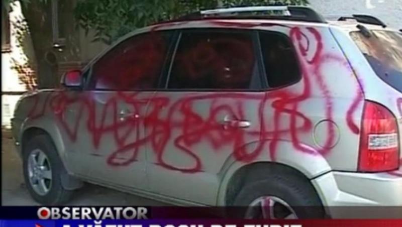 VIDEO!Razbunare pentru un loc de parcare: Masina transformata in graffiti pe patru roti