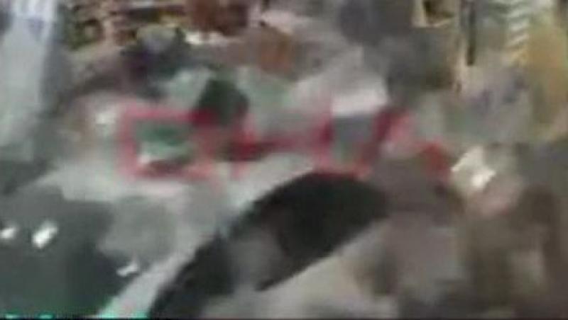 VIDEO! Turcia: O soferita a distrus in intregime un magazin