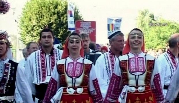 Costumul popular, la moda in Targu Jiu. A inceput Festivalul International de Folclor