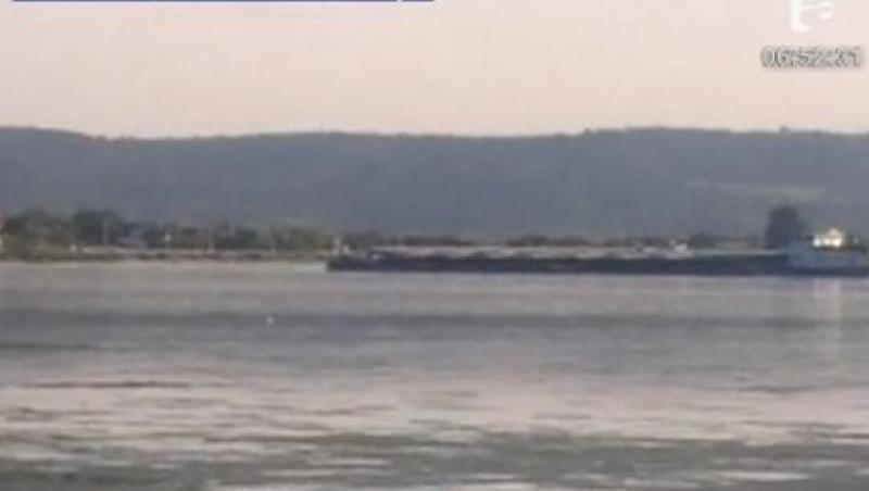 O nava cu echipaj romanesc s-a izbit de malul Dunarii