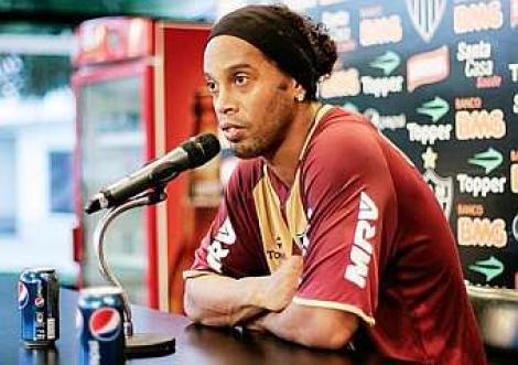 Cum a "baut" Ronaldinho 6.000.000 de dolari in 20 de secunde!