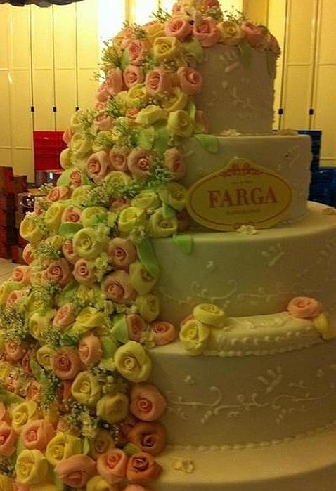 Minune! N-ai vazut asa ceva! Cum a aratat tortul lui Iniesta!