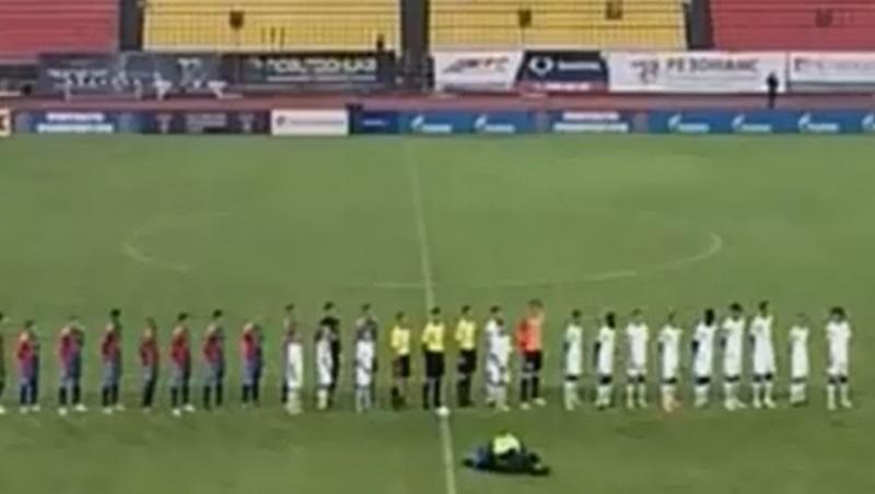 Un cameraman cade in nas si strica imnul maretei Rusii!