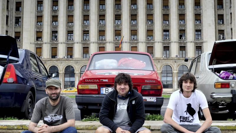 Trei romani pleaca cu Dacia pana in Mongolia!