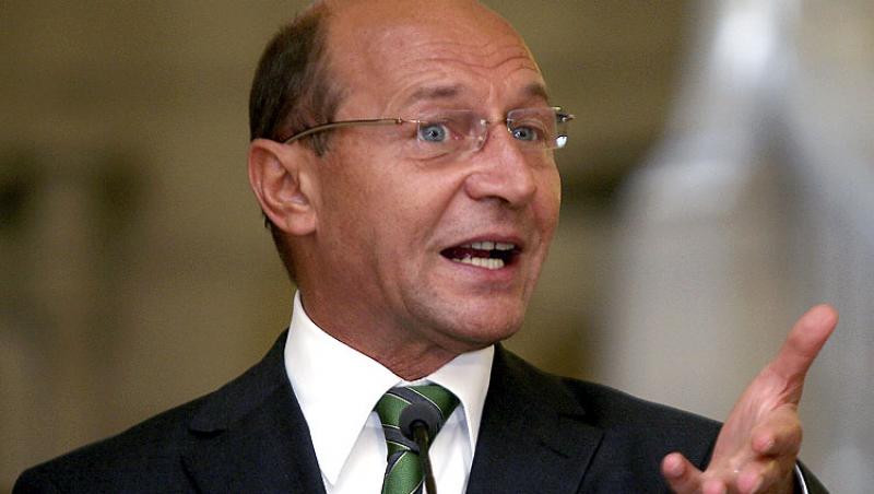  Traian Basescu, in campanie: Obiectivul este castigarea referendumului. Romanii vor fi cinstiti cu presedintele lor