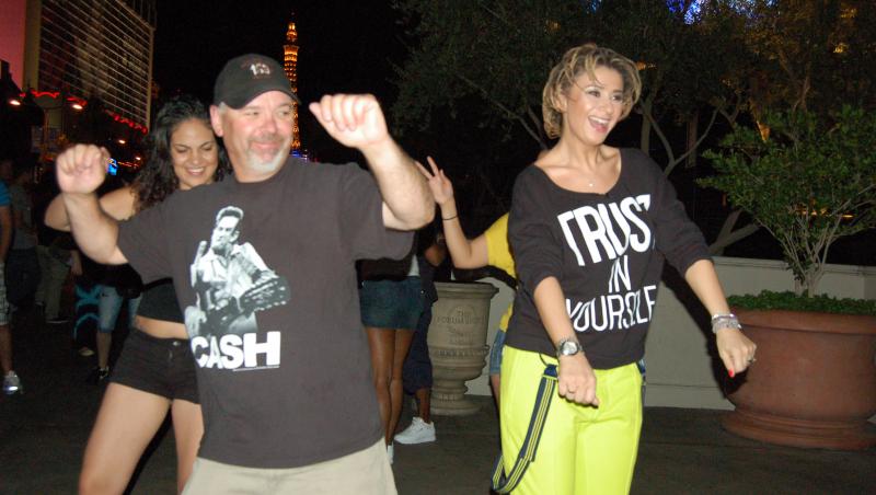 Anamaria Prodan a provocat americanii sa danseze cu ea pe strada in Las Vegas! 