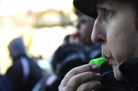 Aproximativ 300 de pensionari militari au iesit la miting, in Capitala, impotriva lui Basescu 
