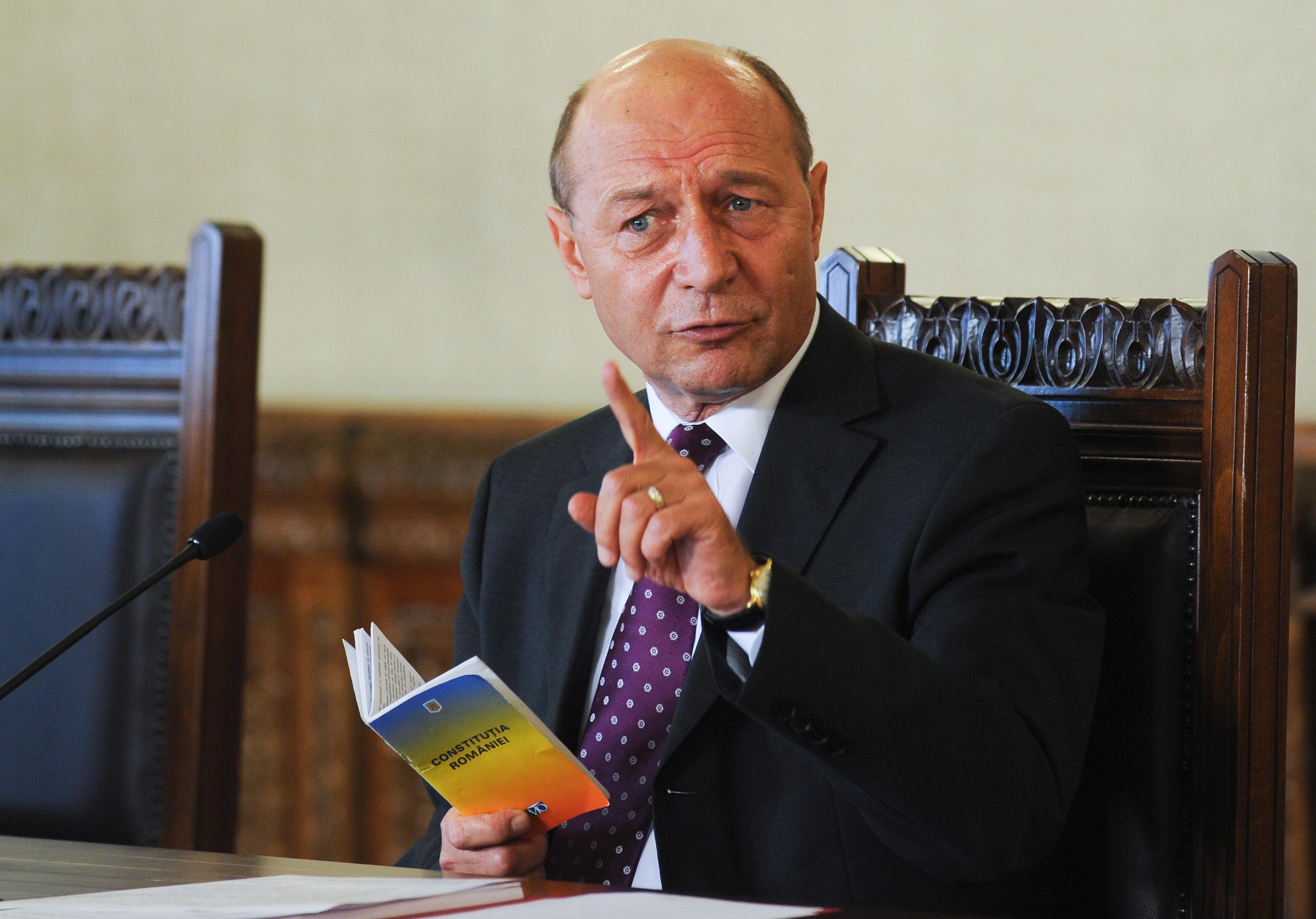 Sondaj CURS: 61% dintre romani cred ca Basescu va fi demis la referendum