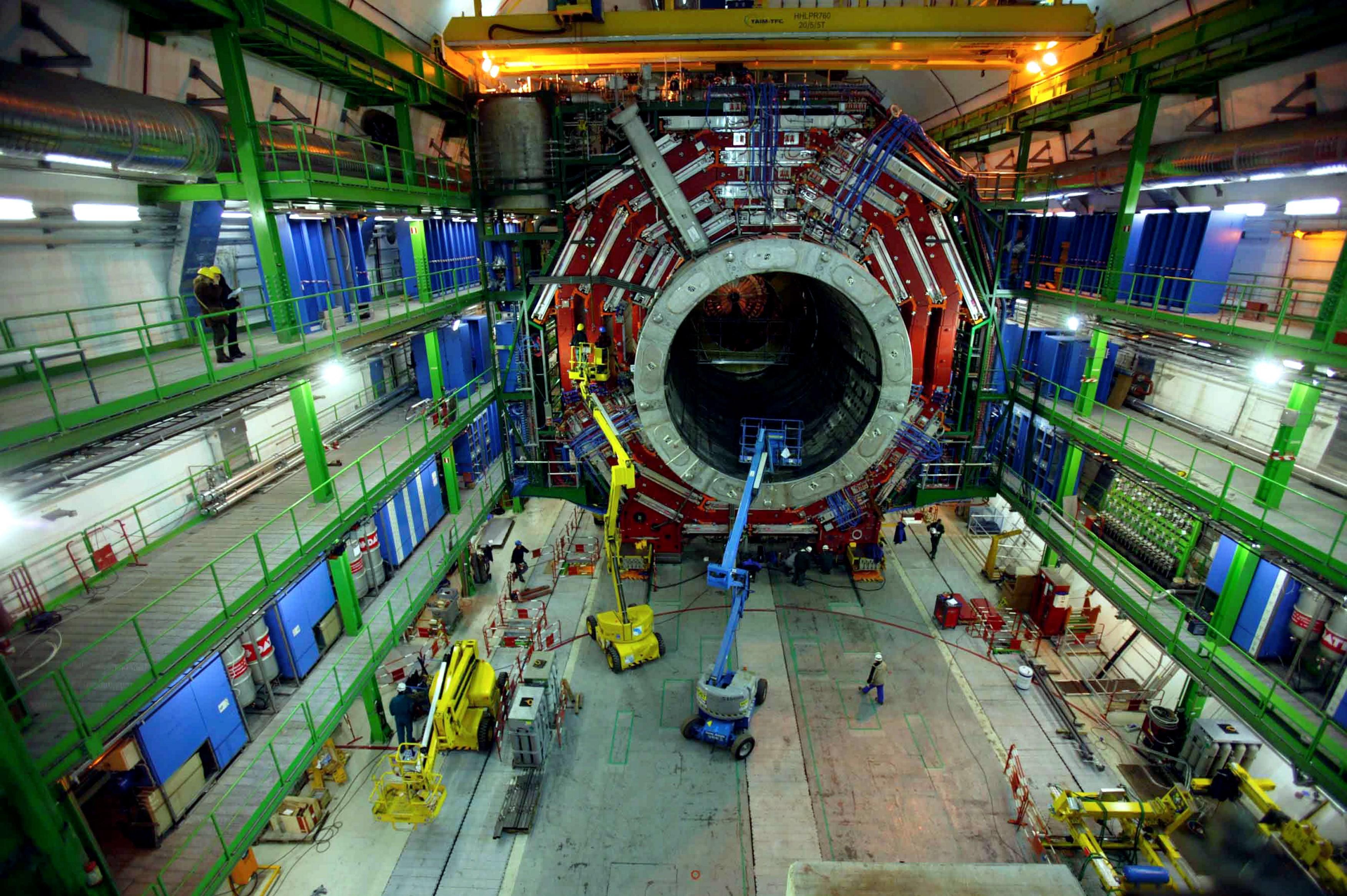 Oamenii de stiinta au descoperit particula lui Dumnezeu