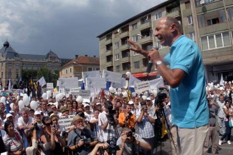 Basescu: "Suntem in fata unei lovituri de stat in curs de derulare"