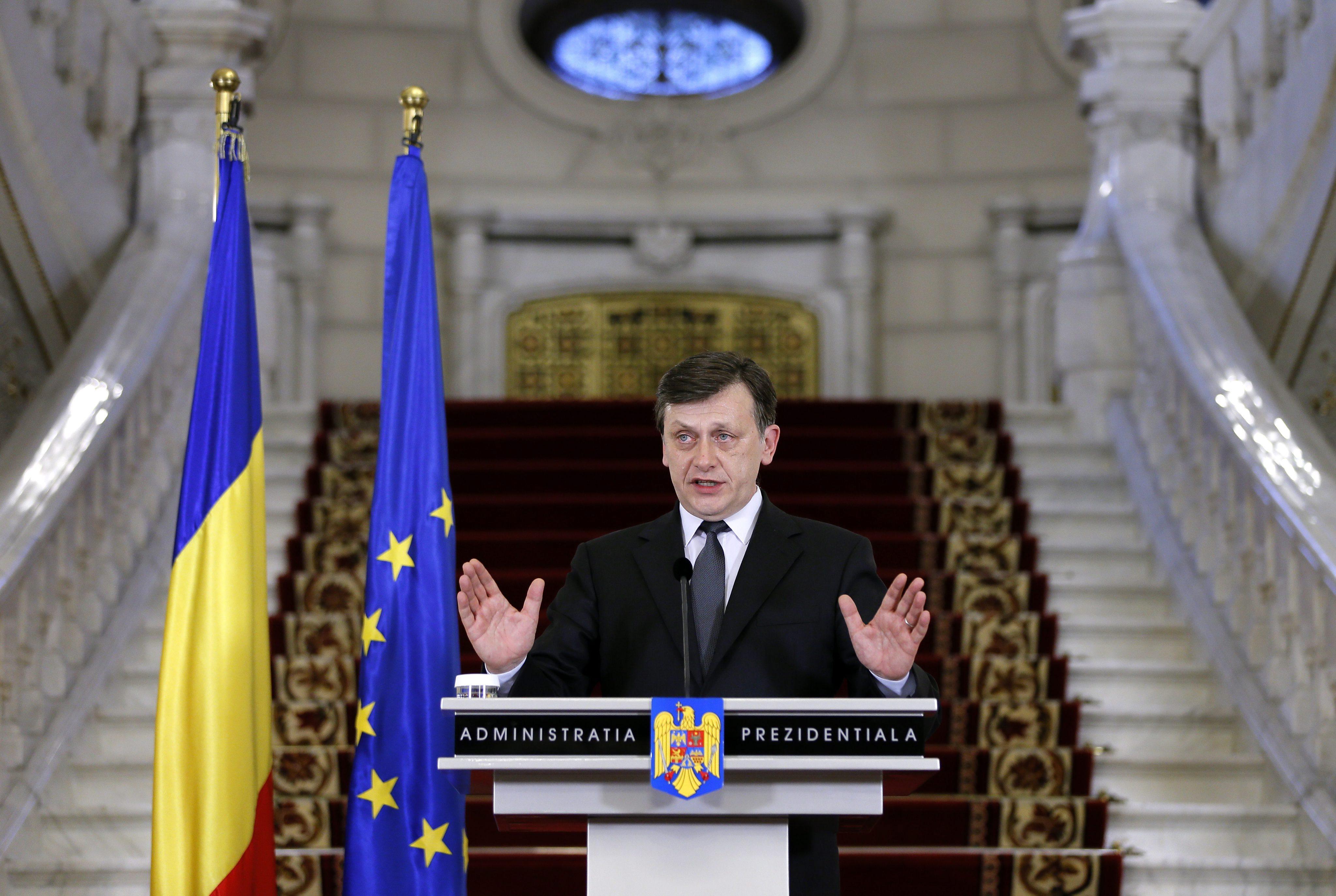 Crin Antonescu:  "Nu ma intereseaza cate telefoane speciale are la dispozitie domnul Basescu"