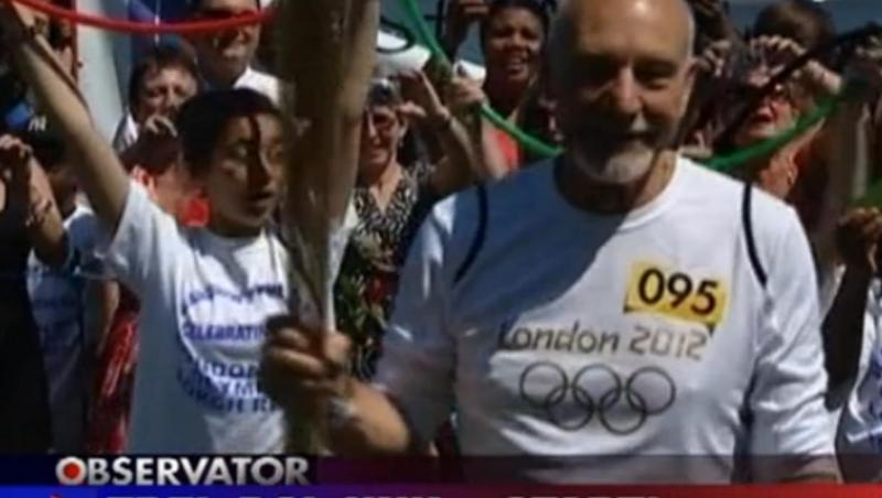 Actorul britanic Patrick Stewart a purtat torta olimpica pe strazile Londrei