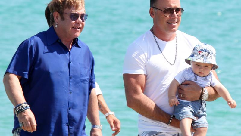 Sir Elton John va fi din nou tata!