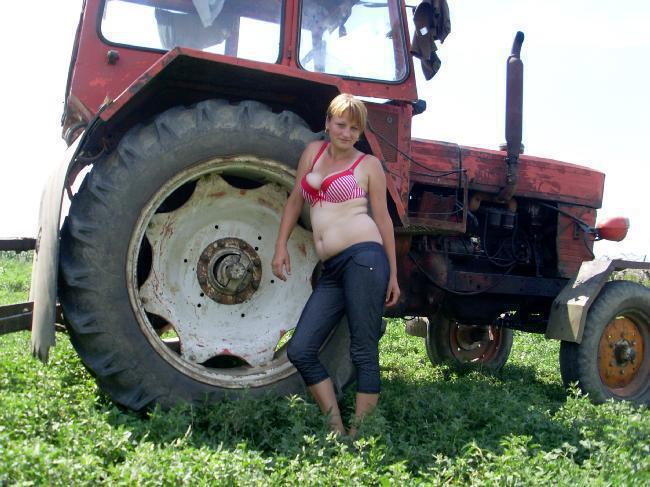 Vand Tractor U 650. Stare perfecta, 2.500 euro. Cerasela-i gratis!