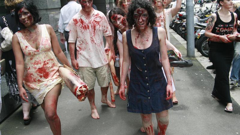 Filipine: Cursa pentru supravietuire! 300 de zombii au speriat alergatorii din Manilla