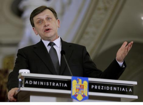Crin Antonescu: "In fond, Traian Basescu a fost demis"