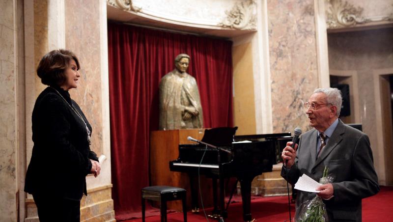 Compozitorul Temistocle Popa, evacuat din casa la 91 de ani