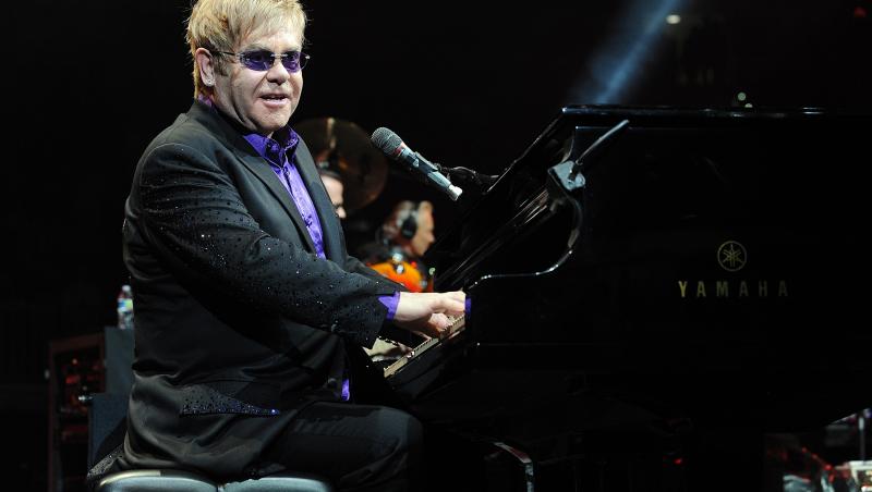 Elton John, medaliat pentru lupta impotriva regimului comunist din Polonia
