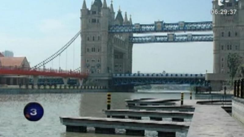 Chinezii au construit o replica a Podului Londrei