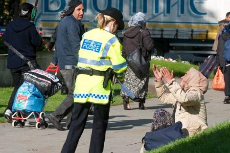 Marea Britanie: Zeci de romani, evacuati de politie din Marble Arch
