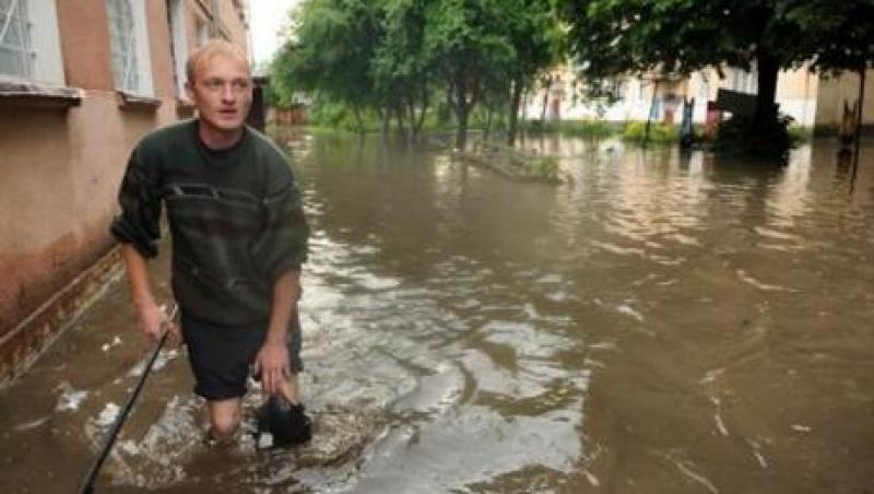 Vreme extrema: Inundatii ucigase in Rusia, furtuni puternice in Europa