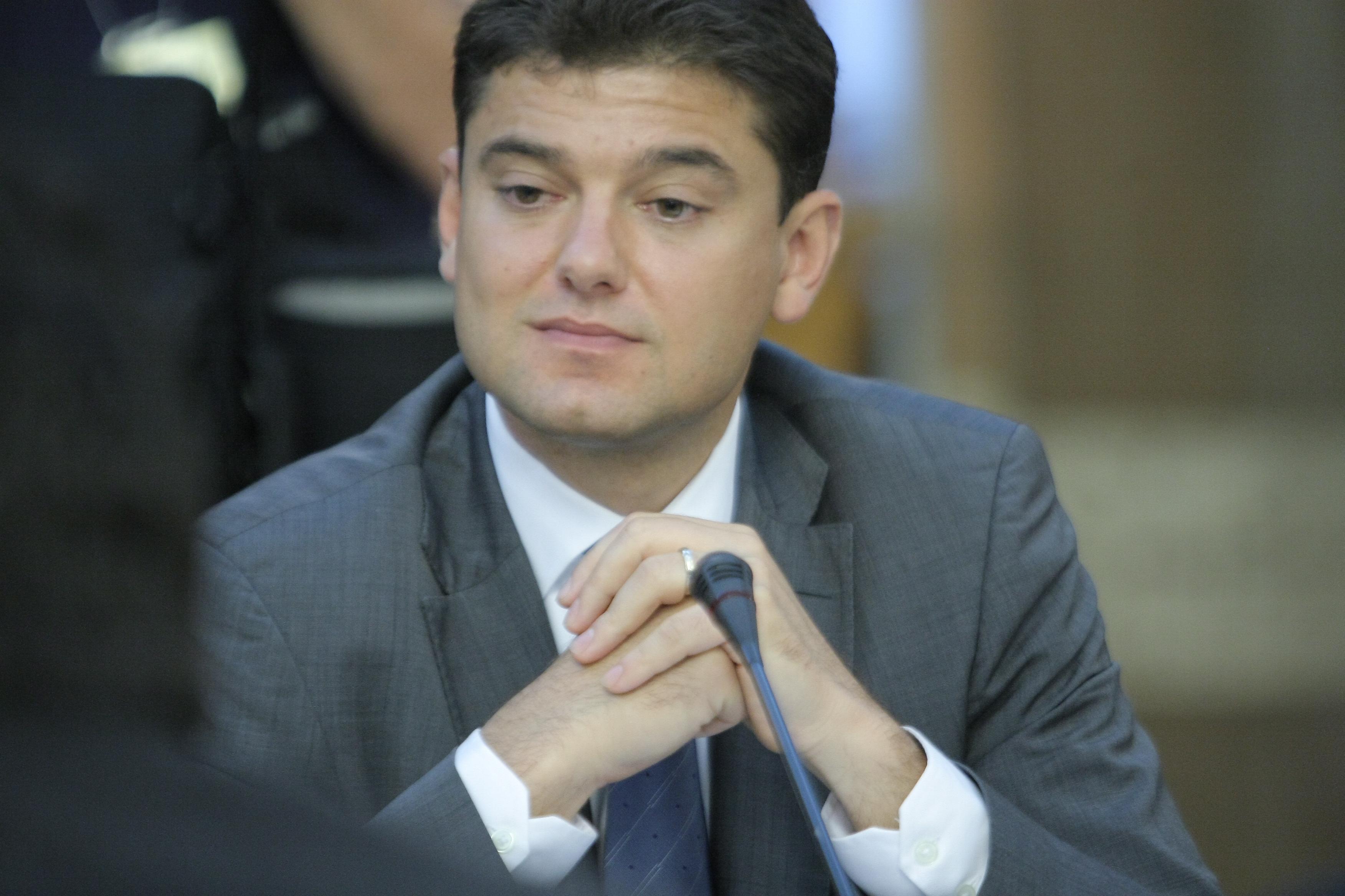 Sloganul PDL in campania pentru referendumul de demitere a presedintelui: "Vara asta se poarta alb!" 