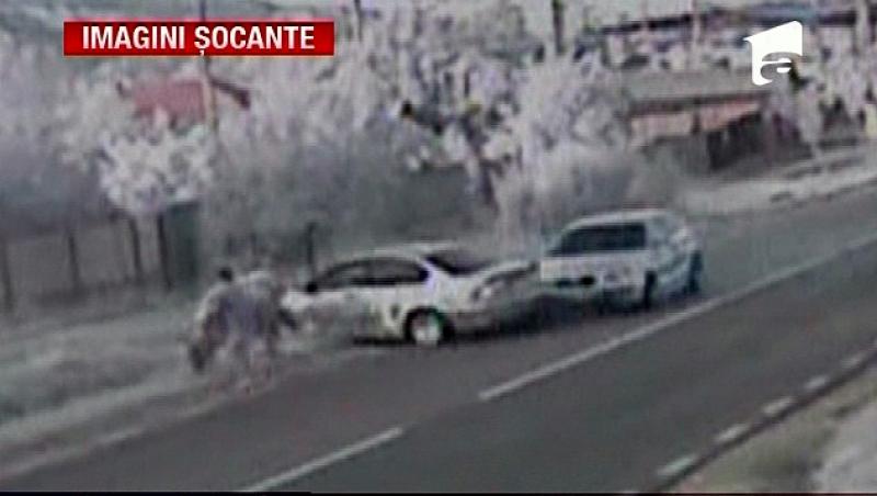 Accident infiorator in Prahova! Un barbat si animalul sau, spulberati pe marginea drumului