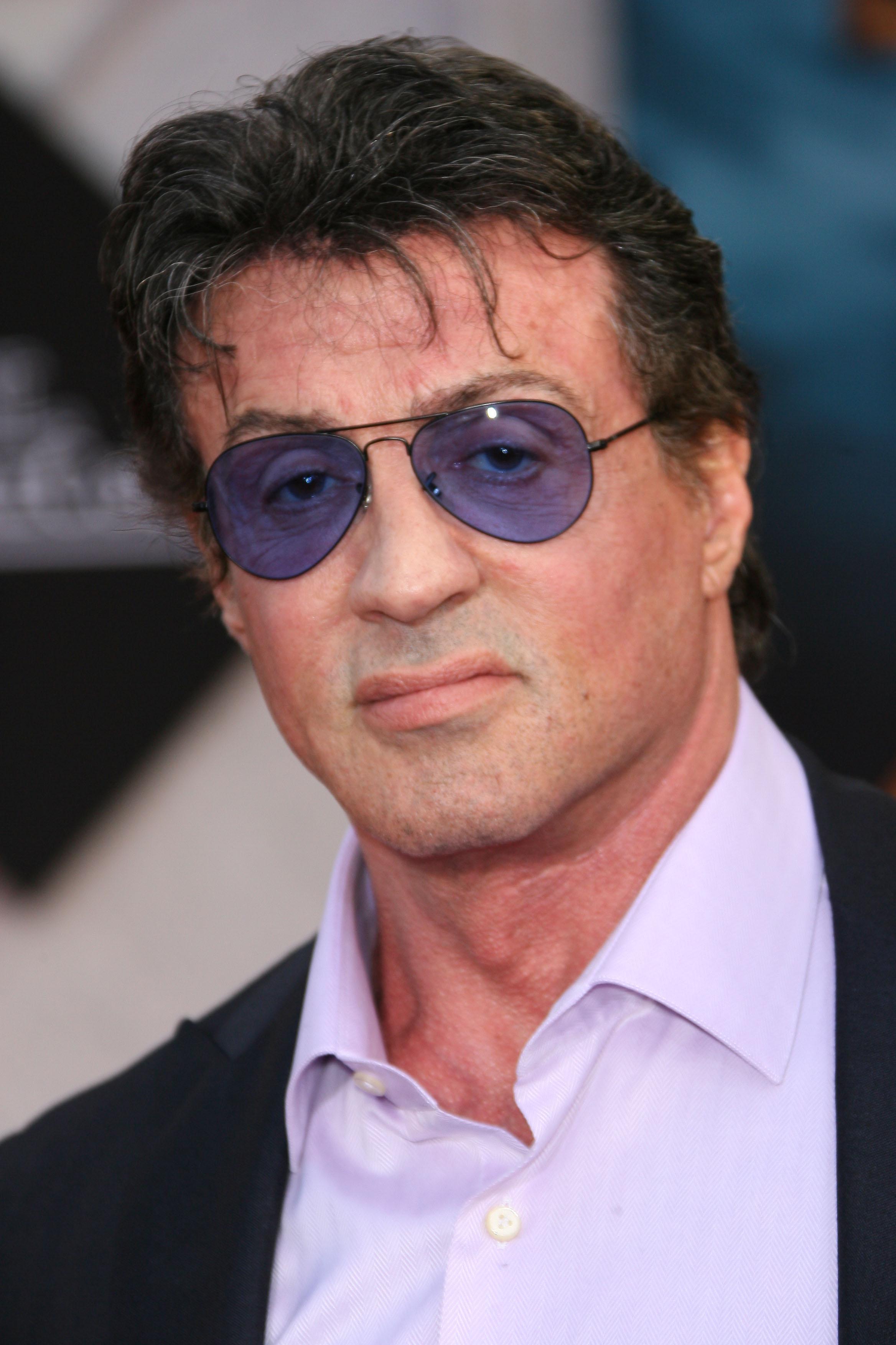 Sora actorului Sylvester Stallone, bolnava de cancer, este internata in stare critica  