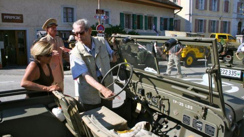 Masinile, o pasiune regala: Regele Mihai I al Romaniei si-a condus Jeep-ul Willys la parada colectionarilor din al II-lea Razboi Mondial