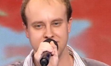  Scott James, cantaretul autist de la X Factor UK care a dovedit ca talentul este mai important decat orice handicap
